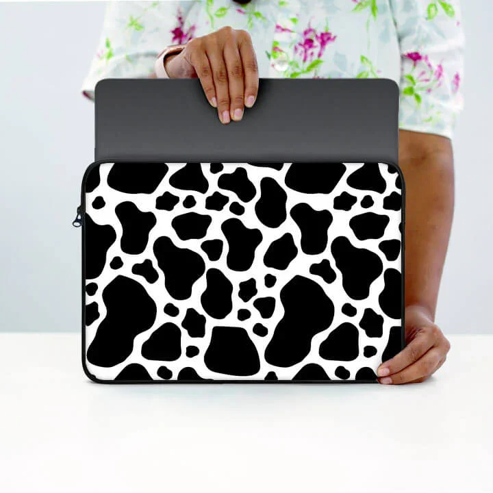Calm Cow Print Laptop Sleeve - Image 4