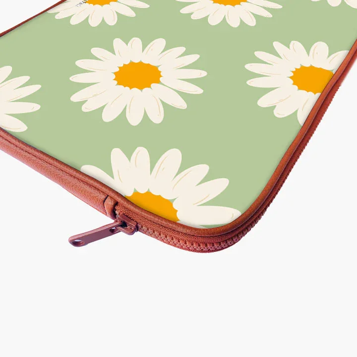 Daisy Glow Print Laptop Sleeve - Image 16